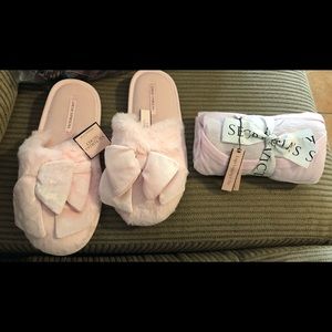 Victoria’s Secret Logo Tee N Legging Set